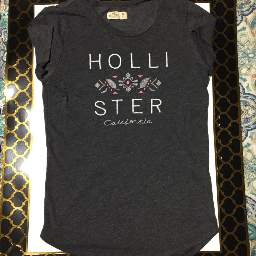 EUC Hollister Top/T-Shirt Size Medium grey/pink